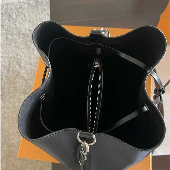 Louis Vuitton. Blk NeoNoe MM Epi. Mint, original box, - Picture 11 of 16
